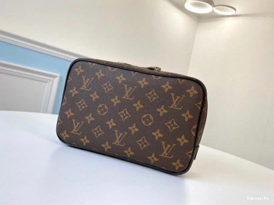POUCH TOILETRY LOUIS GM VUITTON 0419